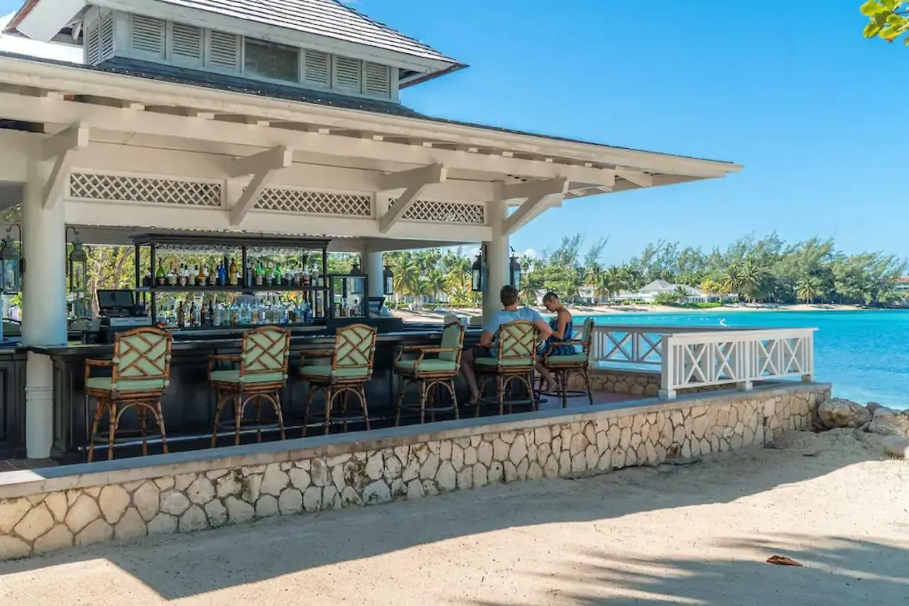 Magnificent 5-Bedroom Estate Villa, Sleeps 12 Montego Bay