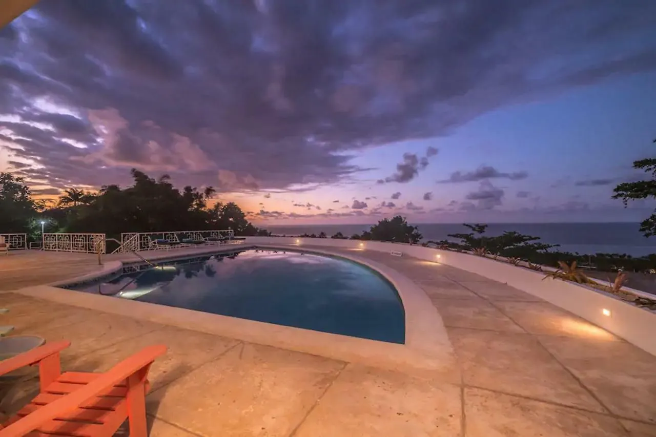 Magnificent 5-Bedroom Estate Villa, Sleeps 12 Montego Bay