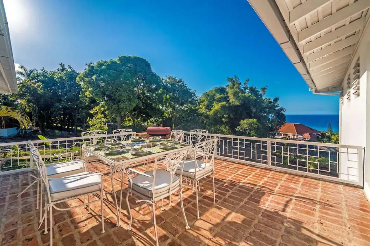 Magnificent 5-Bedroom Estate Villa, Sleeps 12 Montego Bay Villa