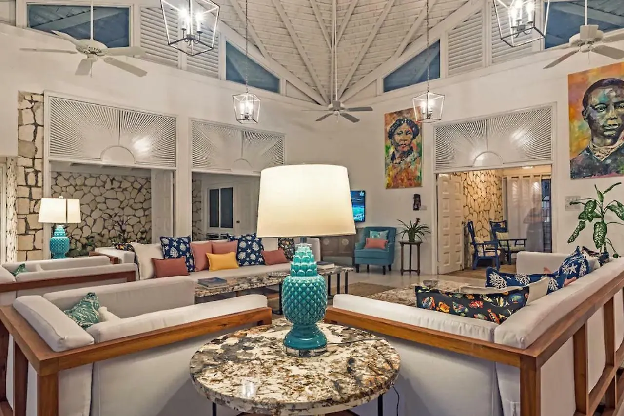 Magnificent 5-Bedroom Estate Villa, Sleeps 12 Montego Bay