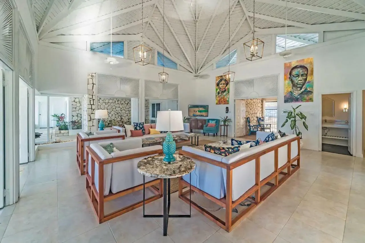 Magnificent 5-Bedroom Estate Villa, Sleeps 12 Montego Bay 0*,  Giamaica